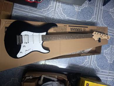 Electric Guitar Yamaha Pacifica 012