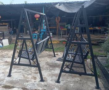 Buaian besi taman