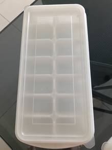 Ice Cube Tray with Lid（带盖制冰盒）