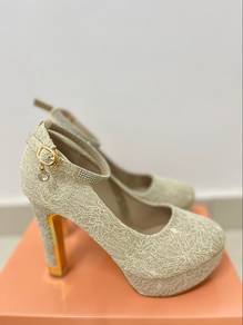heels bride
