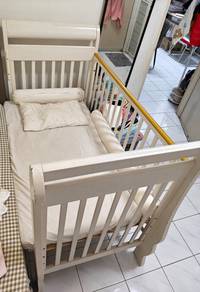 Solid wood bed (0m-3y)