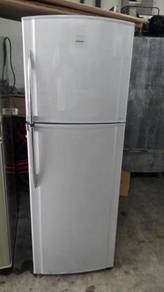 Toshiba Peti Ais Sejuk 2 Pintu Ice Fridge Freezer