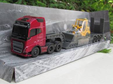 Maisto (7cm) Red Volvo Truck With Wheel Loader