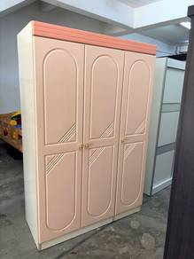 almari 3 pintu