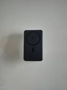 Magsafe wireless charging power bank
