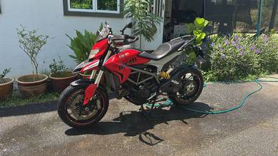 Ducati Hyperstrada 821