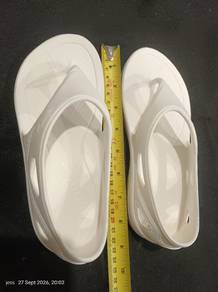 walking/running shoes 