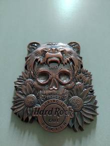 SALE. Hard Rock Cafe Berlin Bear and Skull magnet