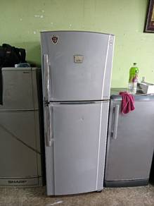 peti sejuk 2 pintu Toshiba elok lagi 