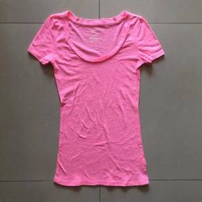 American Eagle Outfitters - Pink T-shirt