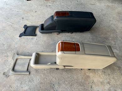 Toyota harrier acu30 console box