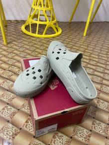 Slip on mule trk