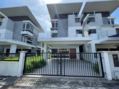 Semi-Detached House For Sale in Rawang,SGR