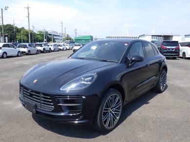 Porsche Macan Turbo TURBO in Sungai Penchala, KUL