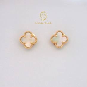 Van Cleef & Arpels Sweet Alhambra Earstuds GA955