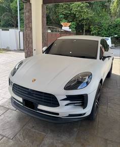 Porsche Macan in Ayer Itam, PNG