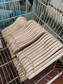 10 Btg Hanger Kayu Budak Baru  ( Belum Pasang Hook