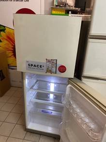 SAMSUNG 220L Refrigerator - terpakai 5Ju2m1