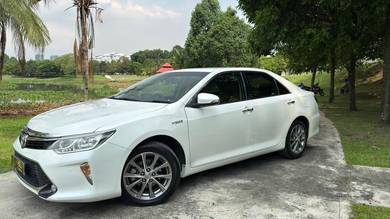 Toyota Camry HYBRID LUXURY in Kepong, KUL