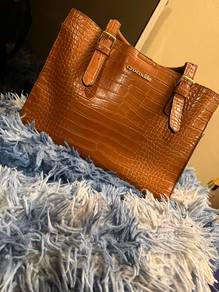 Crocodile handbag (leather)