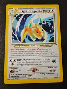 Light Dragonite #14 – Neo Destiny (Holo Rare)