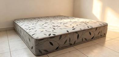 queen bed 