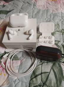 Apple AirPods Pro 2 – USB-C with Free UAG Case