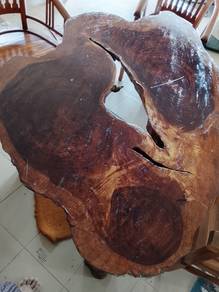 meja antiq dari batang pangkal pokok.