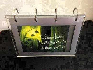 Desktop Perspex Photo/Calendar Display Rack