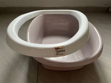 Bekas pasir kucing/ Cat litter box/ Tandas kucing