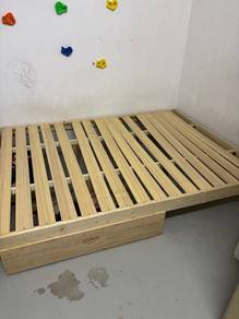 Solid Bed Frame without Bedboars