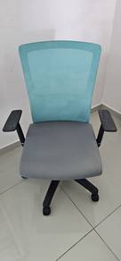 Ergonomic chair with height adjustment