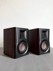 HiVi SWANs D100 Active Bookshelf Speakers