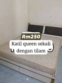 queen bed