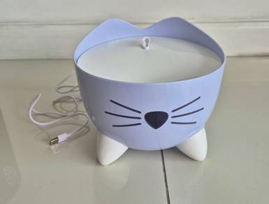 Cat water drinking fountain