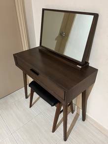 Set Meja Make-up (Nitori-used) untuk dijual
