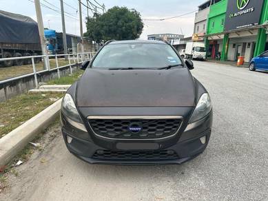Volvo V40 CROSS COUNTRY T5 in Damansara, KUL