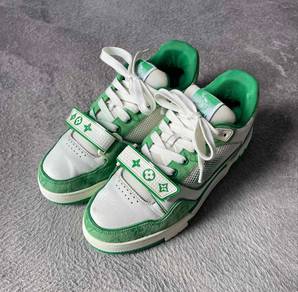 Authentic LV Trainer Green Louis Vuitton EU40 UK6