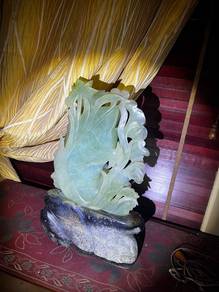 Hand‑Carved Jadeite Cabbage Sculpture