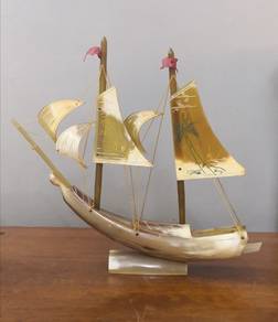 Decor ship made of horn