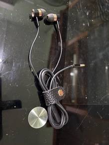 earphones