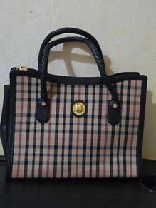 Daks Handcarry Bags