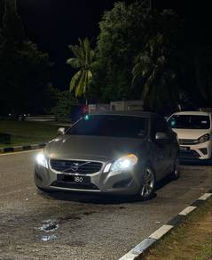 Volvo S60 T5 in Puchong, SGR