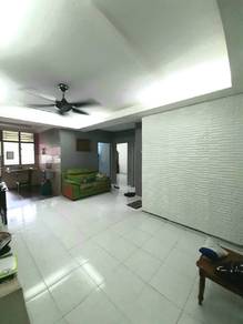 Flat For Rent in Pangsapuri Padang Jambu