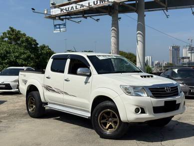 Toyota Hilux DOUBLE CAB 4x4 in Chan Sow Lin, KUL