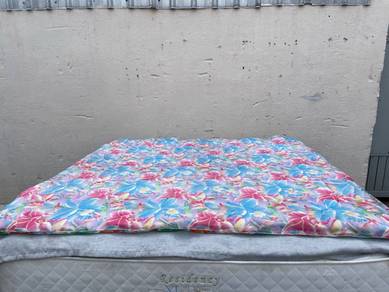 B544   Tutu Selimut Queen Comforter Blanket Red