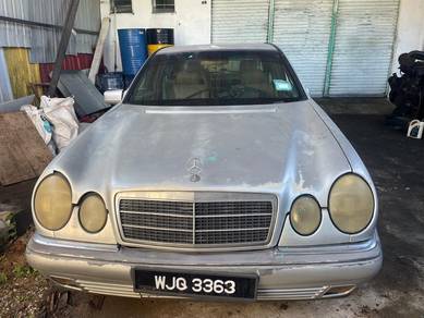 Mercedes Benz W210 Scrap Car  – Gearbox OK