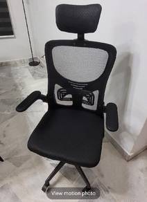 Black gaming and office chair