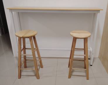 Table & Chairs