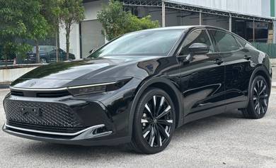 Toyota Crown CROSSOVER RS ADVANCED in KLCC, KUL